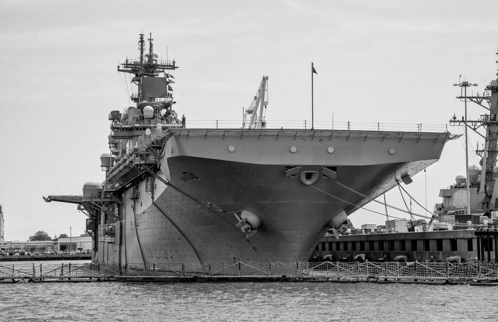 ship, navy, port, dock, battleship, military, repair, water, nature, sea, bay, city, norfolk, virginia, monochrome